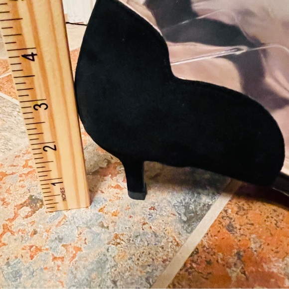 🎩Classic Black Velvety Scalloped Kitten Heel Pointed Toe D’Orsay Style Pumps! - Picture 8 of 14